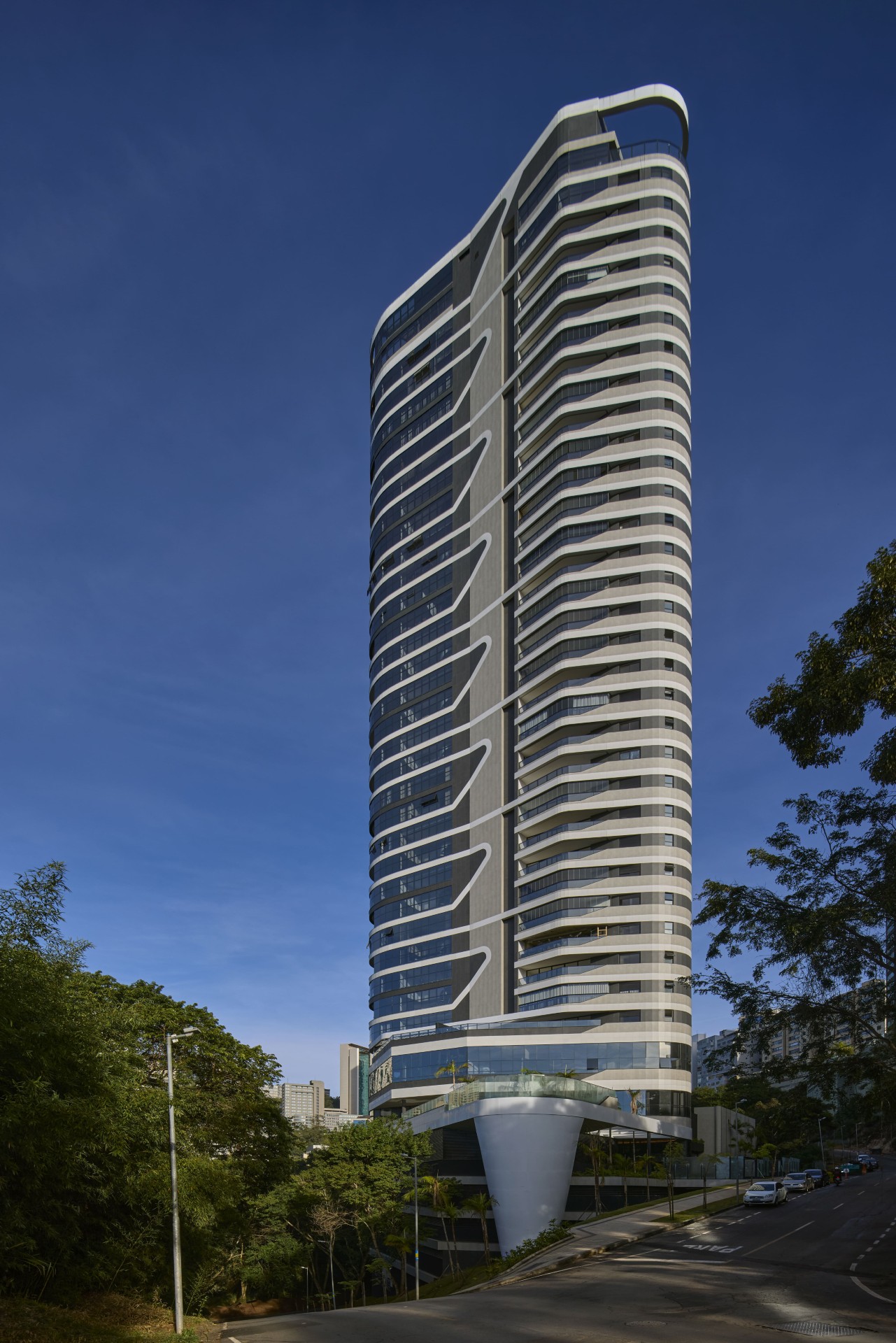 Ed Miro Henrique Hoffman 05 1920 x 1920 - Henrique Hoffman