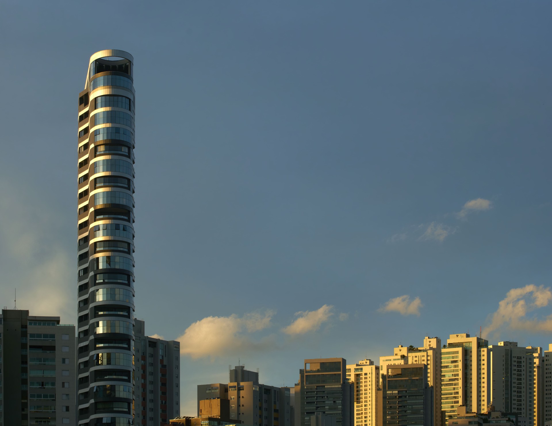 Ed Miro Henrique Hoffman 22 1920 x 1920 - Henrique Hoffman