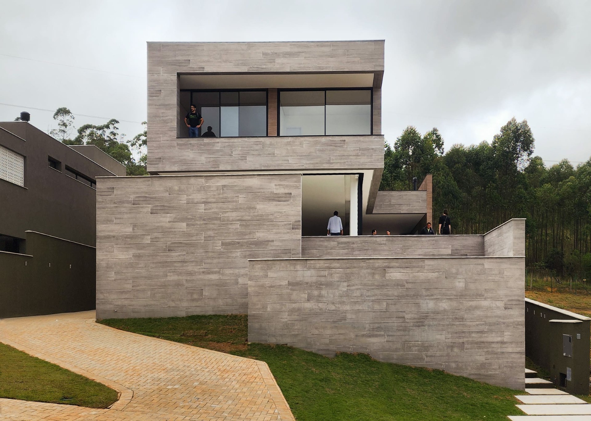 Casa J13 Henrique Hoffman01 Capa 1920x1920 1 - Henrique Hoffman