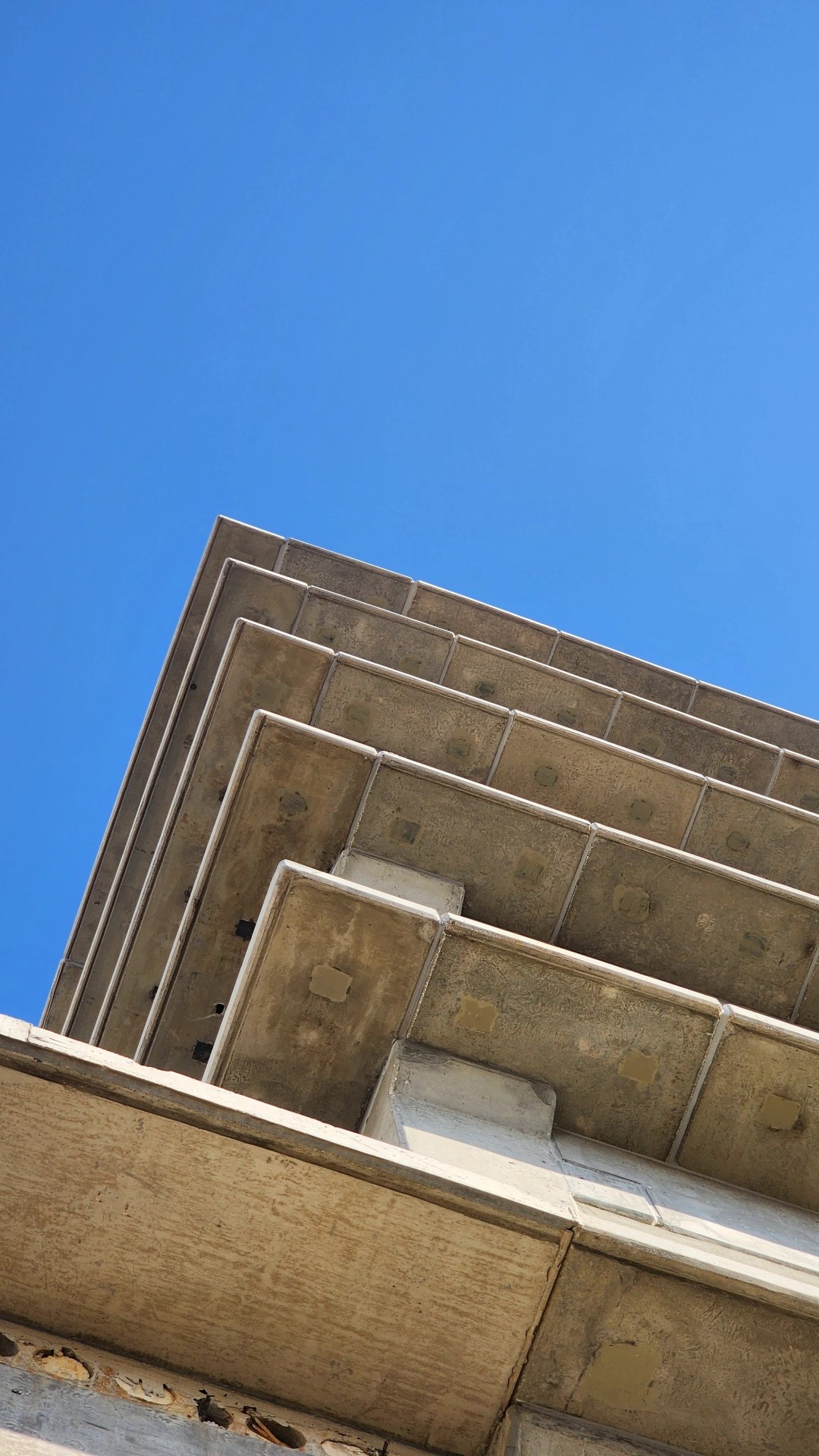 Ed. Novo Raja Henrique Hoffman5 1920x1920 1 - Henrique Hoffman